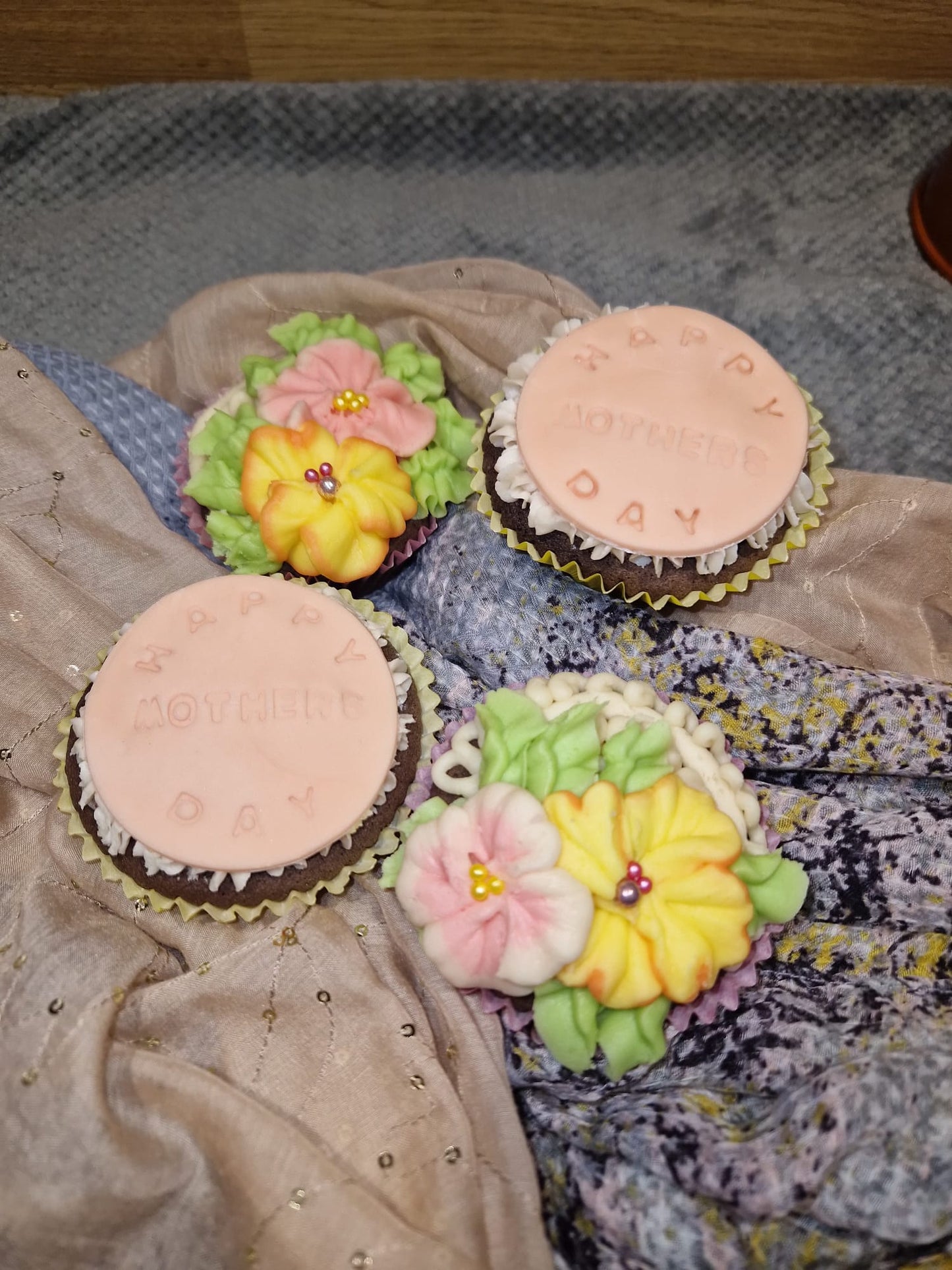 Mother's Day Cupcake gift box